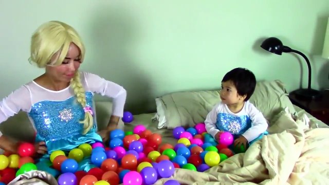 ビッグマックホットソースいたずら対冷凍エルザ＆スパイダーマン！おかしいスーパーヒーローのビデオ