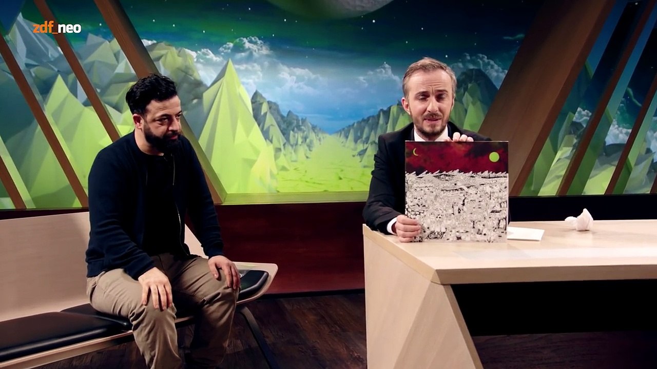 Father John Misty  - 'Total Entertainment Forever' _ NEO MAGAZIN ROYALE in Concert - ZDFneo-bKhOWhPgIeA