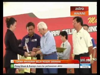 Noh Hujan terima Anugerah Belia Negeri Sarawak