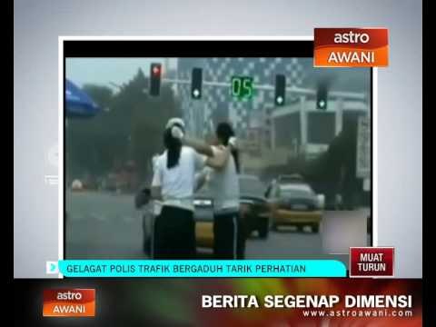 Gelagat polis trafik bergaduh tarik perhatian
