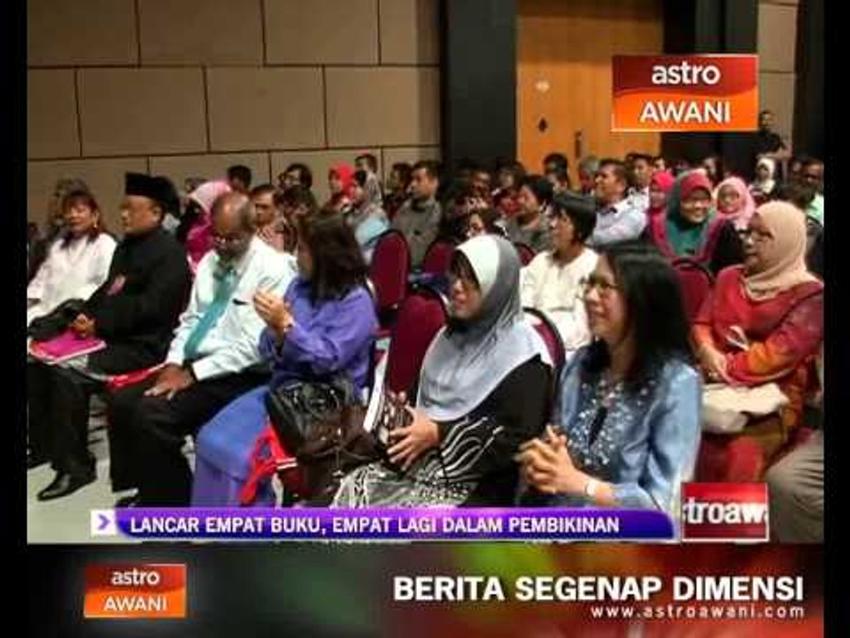 Hatta Azad Khan lancar empat buku, empat lagi dalam pembikinan