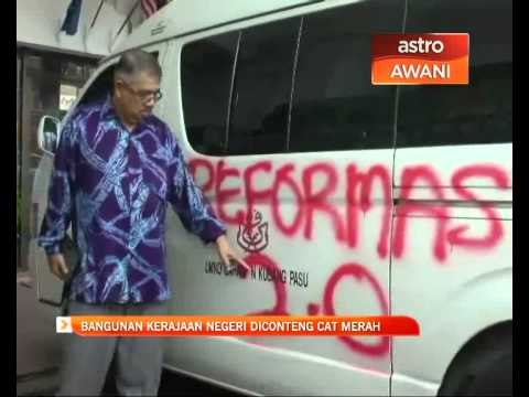 Bangunan kerajaan negeri diconteng cat merah