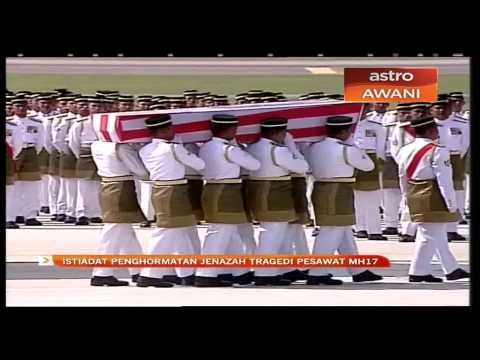 2 jenazah pertama diusung ke van jenazah