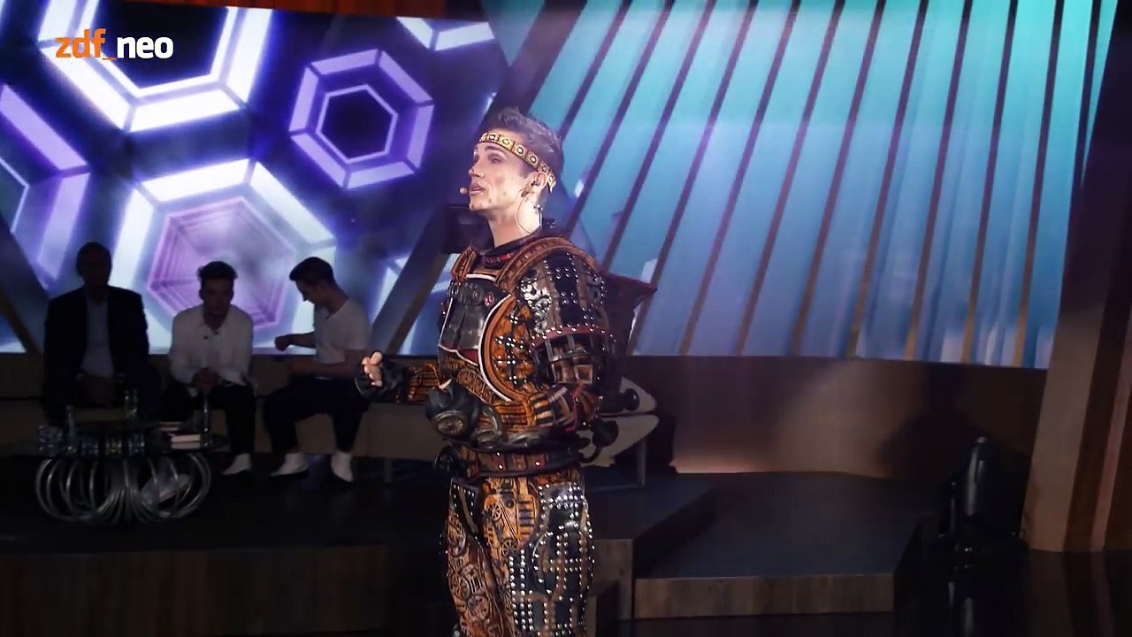 Jan Böhmermann feat. Rusty - 'Starlight Express' _ NEO MAGAZIN ROYALE mit Jan Böhmermann - ZDFneo-ogzvzQxkGsA