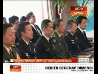 Pegawai kerajaan China dan Malaysia berbincang