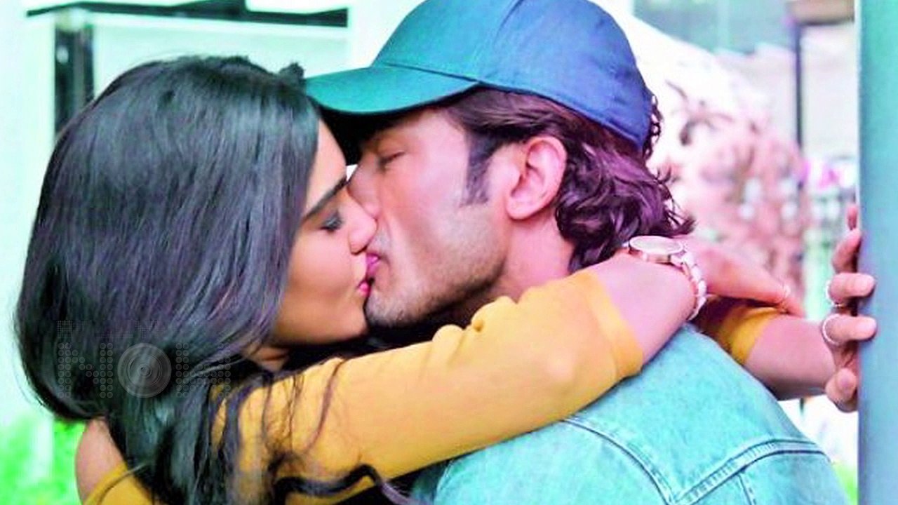 Adah Sharma FORCED To KISS A FAN At PUBLIC EVENT, Then INSULTED
