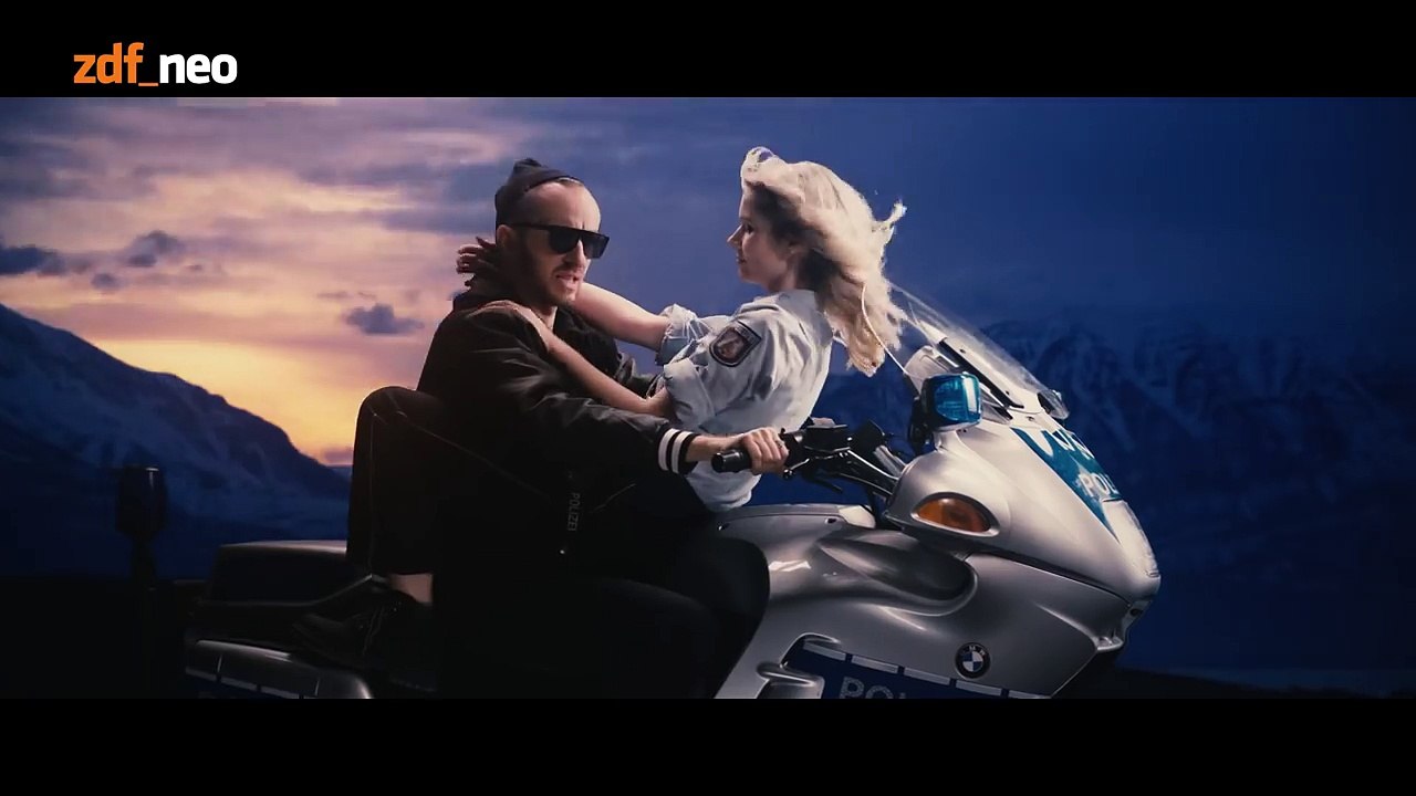 POL1Z1STENS0HN a.k.a. Jan Böhmermann - Ich hab Polizei (Official Video) _ NEO MAGAZIN ROYALE ZDFneo-PNjG22Gbo6U