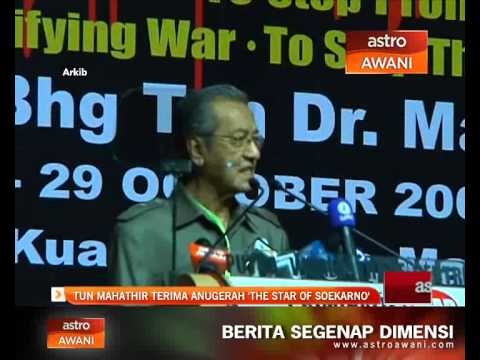 Tun Mahathir terima anugerah 'The Star Of Soekarno'