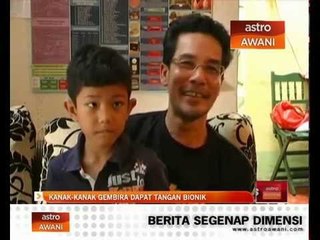 Kanak-kanak gembira dapat tangan bionik