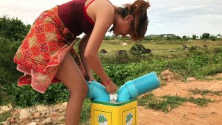 Amazing Smart Girl Using Creative Oil Container with PVC Pipe Fish Trap to Catch A lot of