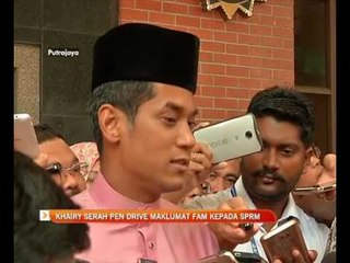 Download Video: Khairy serah pendrive maklumat FAM kepada SPRM