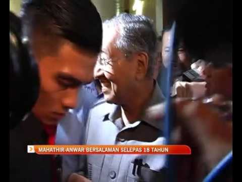 Tun Mahathir - Anwar Ibrahim bersalaman selepas 18 tahun