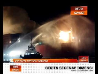 Dua kapal kontena terbakar