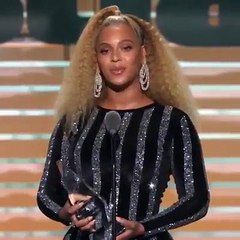 Kaepernick receives SI's Muhammad Ali Legacy award Sportsperson