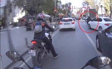 Motosikletlilerin Ölümden Kıl Payı Kurtuluşları Kamerada