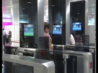 Mesin pengimbas di lapangan terbang Malaysia terlalu sensitif