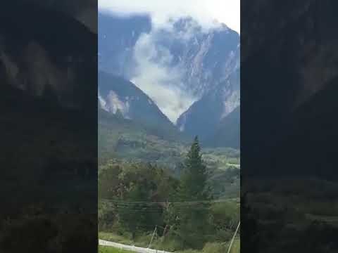 Runtuhan besar di lereng Gunung Kinabalu