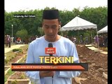 Ahli keluarga mangsa menunggu ketibaan jenazah mangsa tahfiz