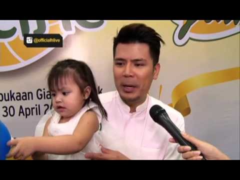 Awal Ashaari dan Lara Alana mendekati peminat
