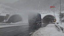 Bolu Dağı'nda Kar Ulaşımı Zorlaştırdı