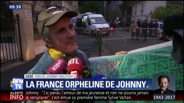 Mon fils s’appelle Johnny , raconte ce fan devant le domicile du chanteur