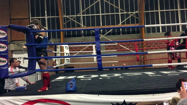 Victoria Marchetti (Muay Thai Vendinois) VS Aicha Moum (Panthers Club de Lille) Finale championnat regional muay thai ffkmda 2017