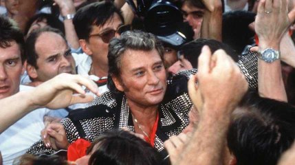 En hélico, dans une main géante... les 5 arrivées les plus folles de Johnny Hallyday en concert