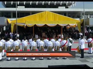 Presiden Perancis diberi sambutan negara