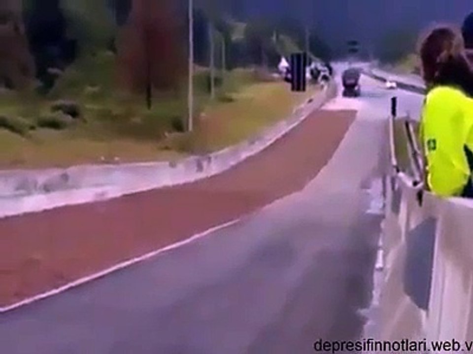 Freni Patlayan Tırın Acil Kaçış Rampasına Girişi