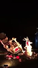 Le Père Noël en projection 3D sur un immeuble