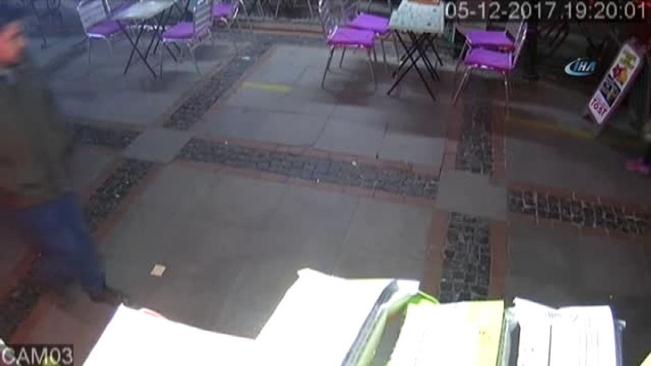 Bir Önceki Bulduğu Para Başına Bela Olan Esnaf Yerde Bulduğu Paranın Sahibini Arıyor