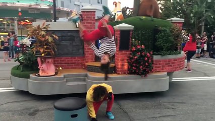 女性のパルクール神業（衝撃のフリーランニング・パート3）【Video Pizza】