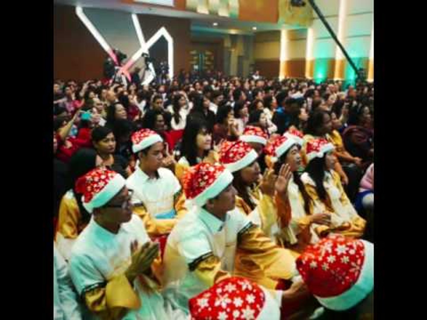 ⁣Palestine choir group performs Arabic Christmas songs