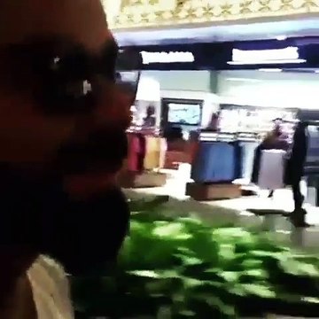 Virat Kohli shopping in Airport || kohli unseen video