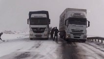 Kar Yağışı Nedeniyle Kars-Digor Karayolu Ulaşıma Kapandı