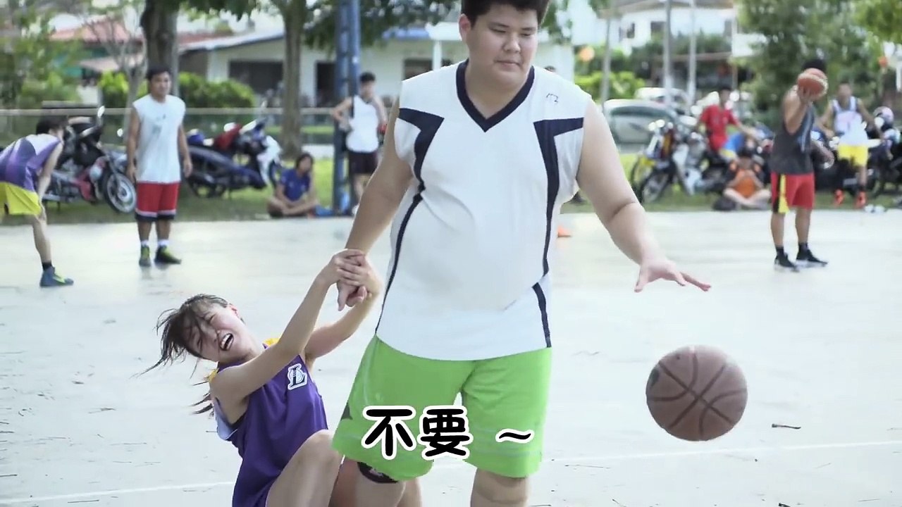 女生打球的類型