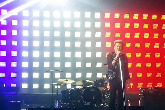 Johnny Hallyday interprète Un dimanche de janvier à Bercy