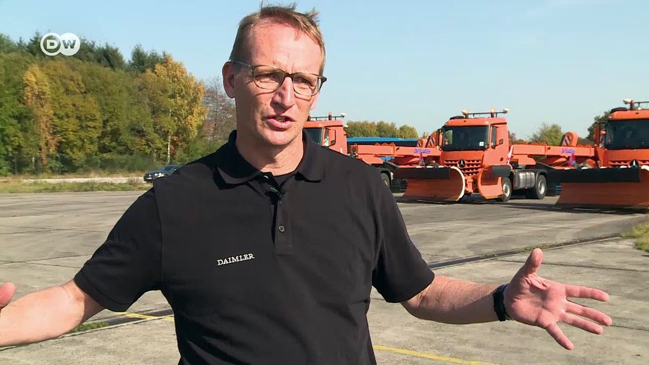 Mercedes automatisierte Schneeräumfahrzeugflotte | DW Deutsch