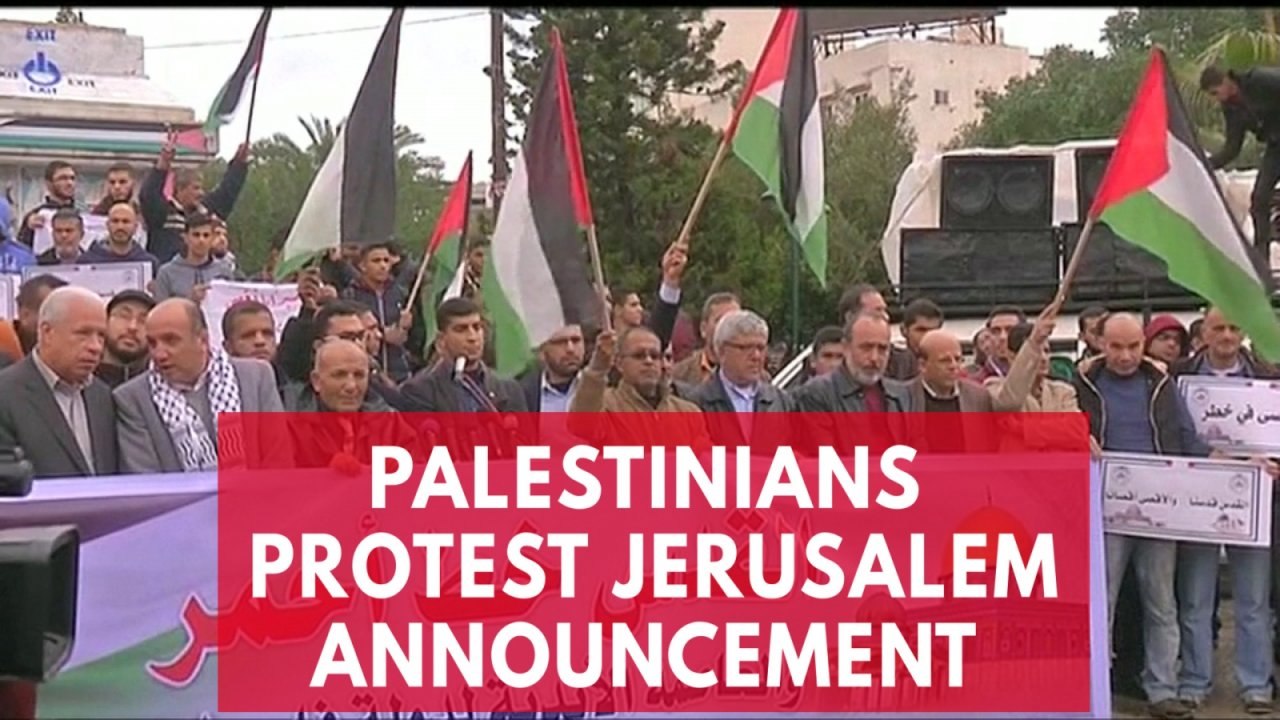 Palestinians burn US and Israeli flags after Je...
