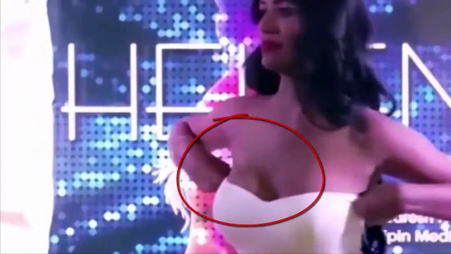 Bollywood Very Shocking oops Moment Bollywood Actresses Top 10 Shocking OOPS! Moment in 2017
