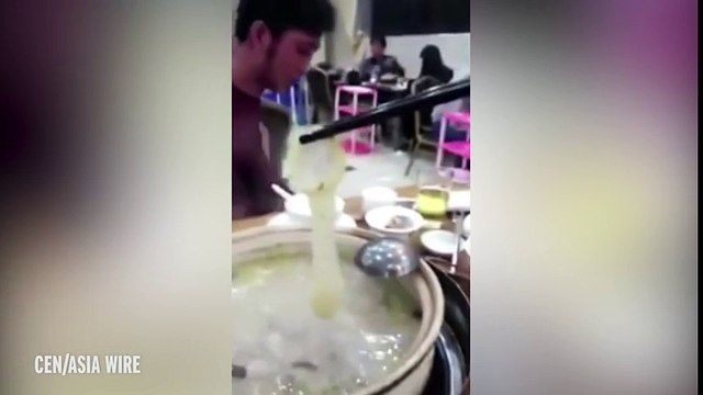 Rùng rợn phát hiện bao cao su trong nồi lẩu