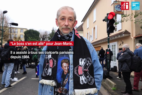 Décès de Johnny Hallyday : ses fans lui rendent un dernier hommage [Diaporama]