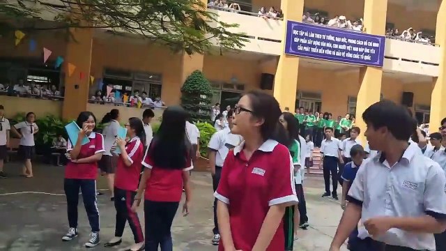 Nam sinh nhảy trên nền nhạc Đưa em đi khắp thế gian để tặng bạn gái nhân ngày sinh nhật