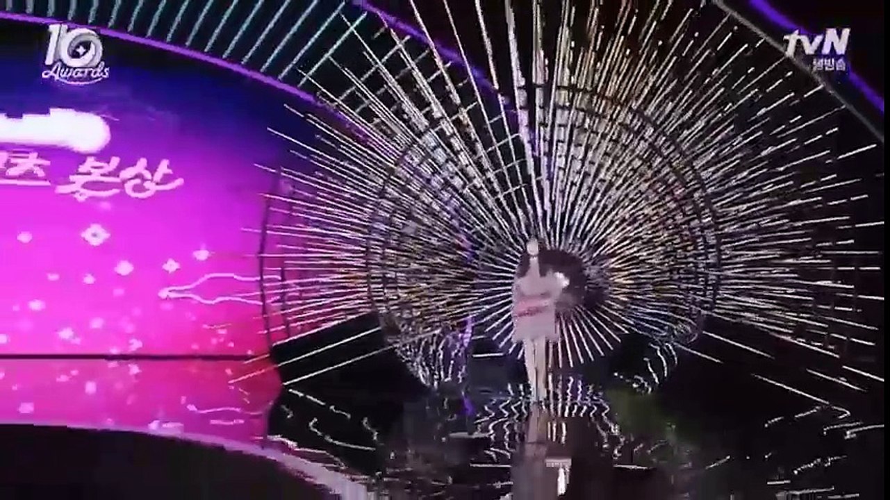 Lén chồng đến dự giải, Jae Hyun nói yêu Hye Sun trên sóng truyền hình