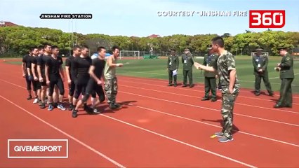 Shikoni menyren e vecante sesi sterviten zjarrfikesit ne Tajlande (360video)