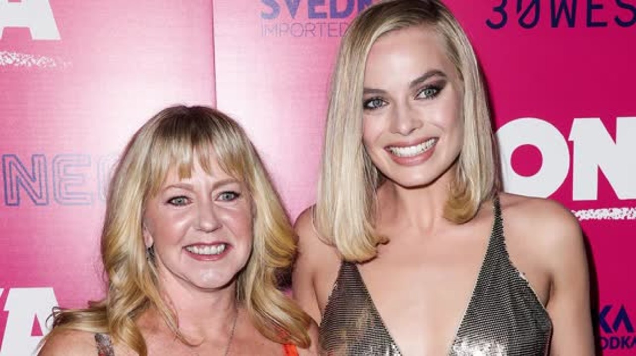 Margot Robbie Brings Tonya Harding to 'I, Tonya' Premiere