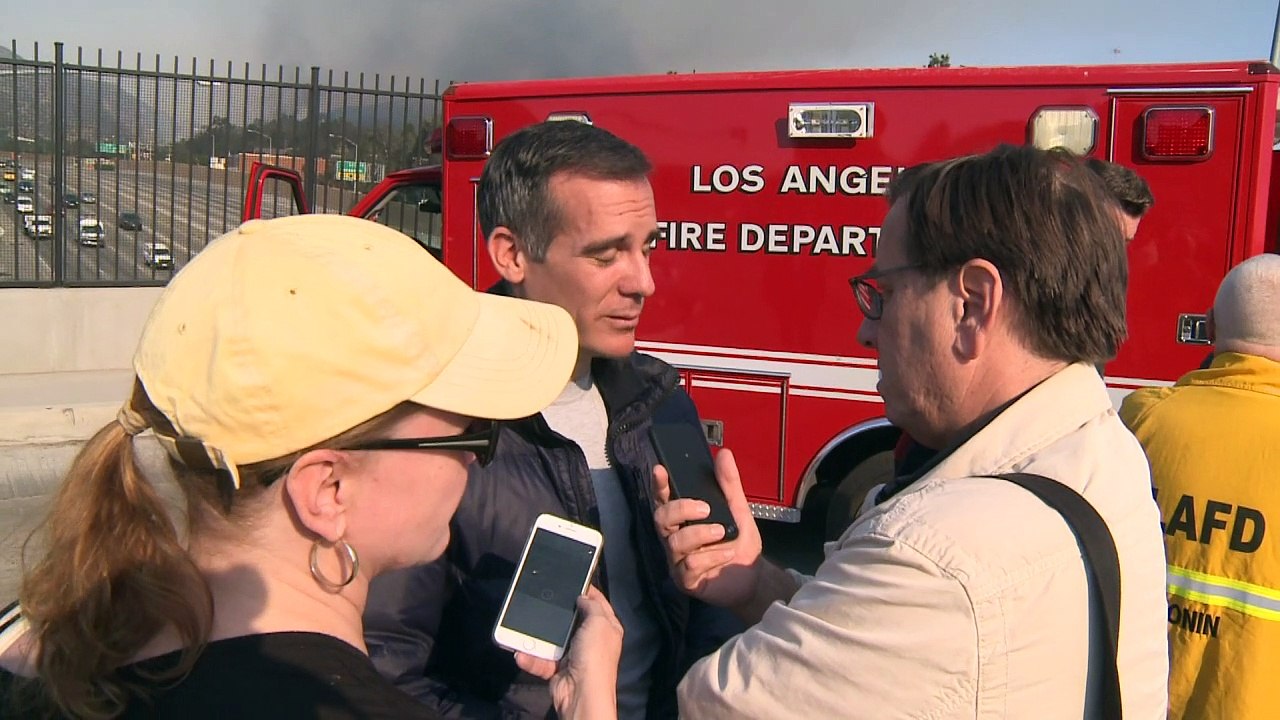 LA freeway shuts down amid raging California wildfires