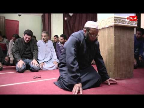 مشهد يؤلم القلب .... مخلص يتجه الى الله لكى يسامحه .... الحلقة 25 من مسلسل بين السرايات