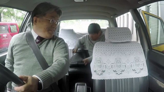 ガスター10　【胃酸、出スギちゃんのストレスDays】　タクシー篇 vol.1『お笑い1つ逃しちゃった』-aw_6DMW_N28