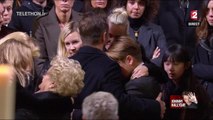 Hommage à Johnny Hallyday : Cameron, son petit-fils craque dans les bras de son père David Hallyday
